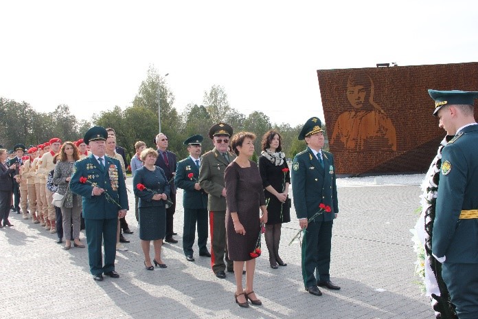 Российская таможенная академия посетила «Ржевский мемориал» и мемориал памяти «Героям-панфиловцам»