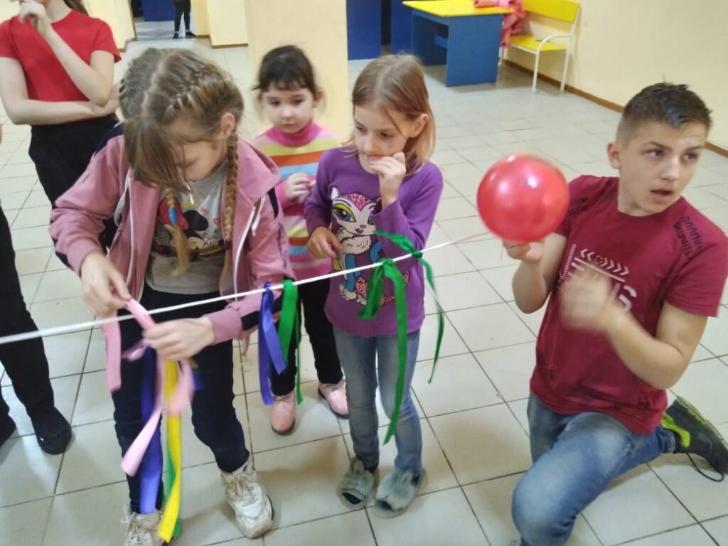 Дарагановский сельский клуб совместно с Белорусами Неклиновского района провели познавательно-развлекательную программу «Беларусь с ВАМИ!» для детей, эвакуированных из Донбасса