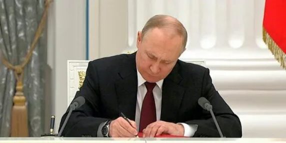Владимир Путин подписал указы о признании ЛНР и ДНР