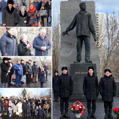В Москве возложили цветы к памятнику поэту-герою Мусе Джалилю