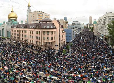 Более 250 тысяч мусульман помолились на Ураза-байраме в Москве
