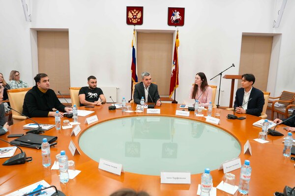 В Московском доме национальностей состоялось заседание Молодежного дискуссионного клуба с участием молодёжи национальных общественных организаций города Москвы в рамках проекта «Палитра культур»