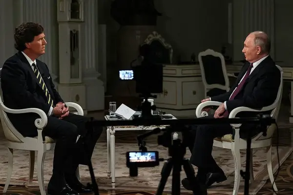 Американский журналист Такер Карлсон взял интервью у президента России Владимира Путина
