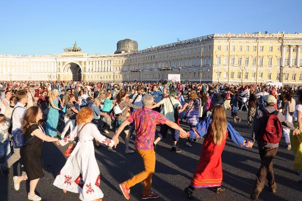 В рамках фестивального движения "Хороводы России"  состоится крупномасштабная хороводная акция - ХОРОВОД МИРА