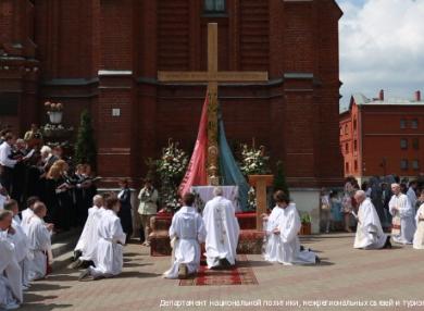 Католическое шествие, посвящённое празднику Пресвятых Тела и Крови Иисуса Христа